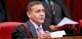 Ministro Nunes Marques ressaltou iniciativa realizada na orla de Ponta Verde, que reuniu cerca d...