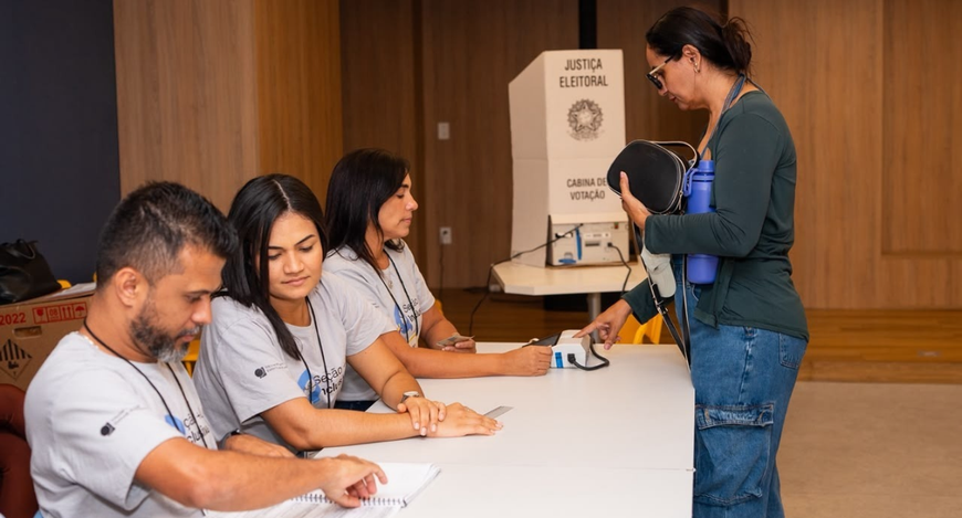 De acordo com os relatórios oficiais de totalização, 1.951.632 pessoas compareceram às urnas na ...