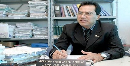 Juiz Geraldo Amorim assume a 2ª Zona Eleitoral O Pleno do Tribunal Regional Eleitoral de Alagoas (TRE/AL), em sessão realizada na última segund...