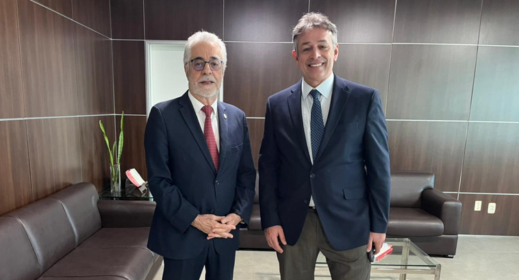 Presidente do TRE-AL recebe visita de cortesia de representante a ABRADEP Presidente do TRE-AL recebe visita de cortesia de representante a ABRADEP