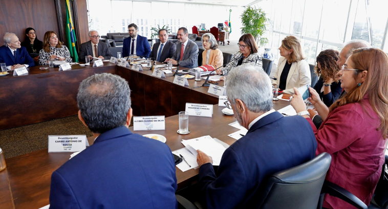 Presidente do TRE de Alagoas participa de reunião no TSE