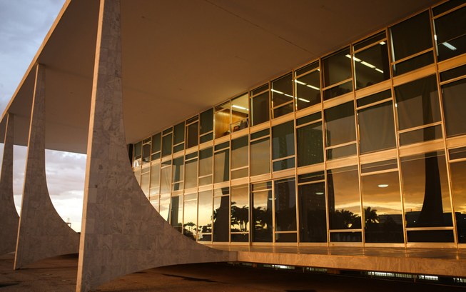 TRE-AL: CARLA ZAMBELLI STF declara perda imediata de mandato da deputada federal Carla Zambelli