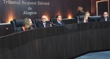 TRE-AL - Despedida Raquel Teixeira Raquel Teixeira prosseguiu seu discurso de despedida enfatizando que “saio da titularidade do MP...