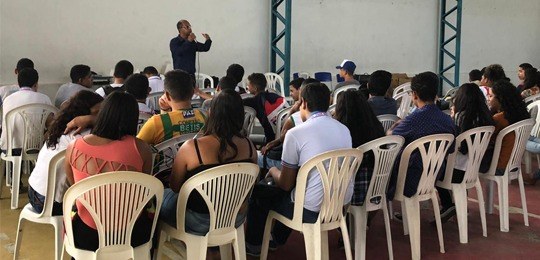 TRE-AL - EJE Escola Jaime Estudantes de 15 a 18 anos participaram de palestra que abordou temas ligados à cidadania, democ...
