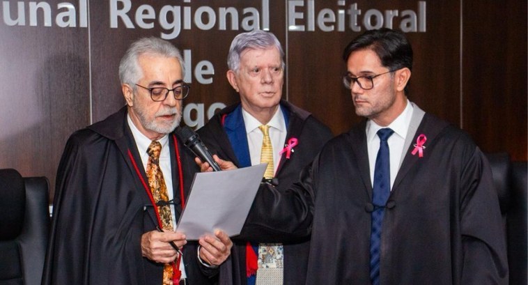 TRE-AL empossa desembargador Alcides Gusmão como novo presidente e reforça atividade institucional em setembro e outubro TRE-AL empossa desembargador Alcides Gusmão como novo presidente e reforça atividade institucion...