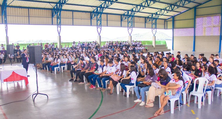 TRE-AL - Estudantes participam de palestra sobre democracia e cidadania em escola de Joaquim Gomes Estudantes participam de palestra sobre democracia e cidadania em escola de Joaquim Gomes