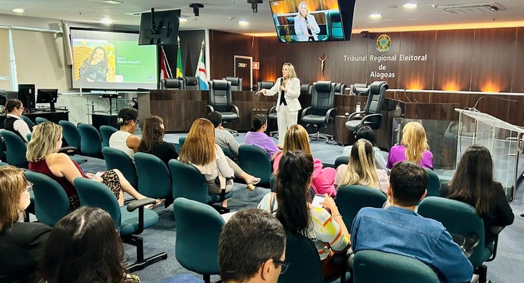 TRE-AL: EVENTO AGOSTO LILÁS Servidoras do TRE-AL participam de evento em alusão ao Agosto Lilás