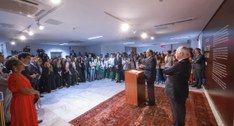 Presidente do STF abre exposição com painéis de Sebastião Salgado em novo espaço na Corte