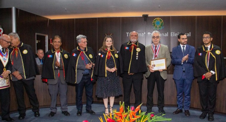 Integrantes do TRE de Alagoas recebem homenagens em solenidade da Academia de Letras, Artes e Pe...