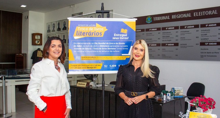 tre-al: livros Secretária Judiciária e coordenadora da Biblioteca comemoram sucesso do projeto “Estante de Troc...