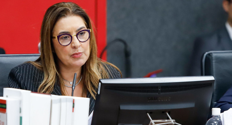 TRE-AL Mulher vítima de assédio sexual pode atuar como terceira interessada em PAD contra magistrado Mulher vítima de assédio sexual pode atuar como terceira interessada em PAD contra magistrado