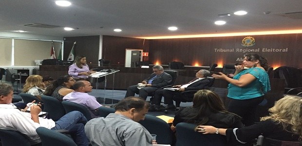 TRE-AL - Reunião Acessibilidade Comissão de Acessibilidade do TRE/AL reúne representantes de entidades