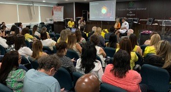 TRE-AL - Setembro Amarelo Final Psiquiatras, psicólogos e terapeutas propiciaram aos servidores e colaboradores um momento de mu...