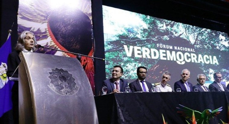 “Não há democracia de cativos: a democracia é um espaço de liberdades”, afirma presidente do TSE