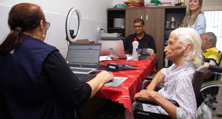 TRE de Alagoas leva serviços eleitorais a lar de idosos em Maceió