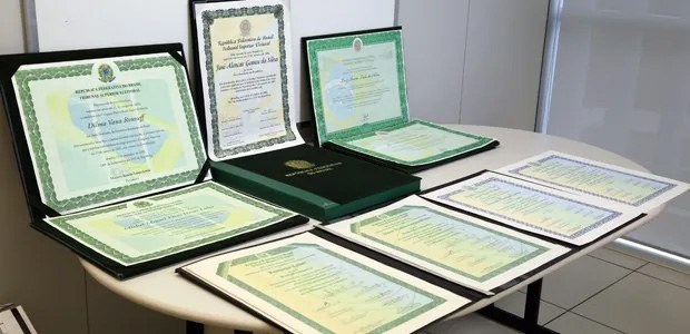 Após a apuração e a confirmação dos resultados, a diplomação certifica quem está apto a assumir ...