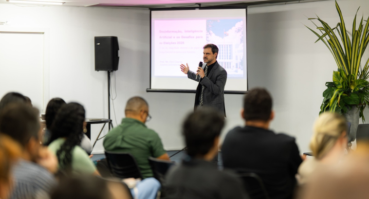 Servidor do TRE orienta profissionais da comunicação sobre a cobertura jornalística no período e...