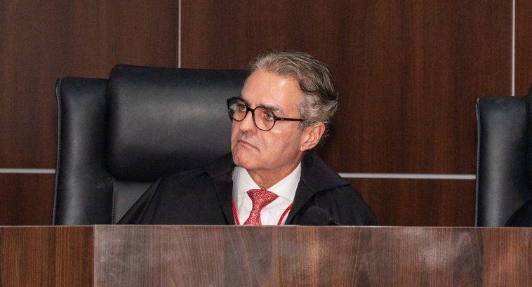 A decisão liminar foi proferida pelo desembargador eleitoral Mauricio Cesar Breda Filho
