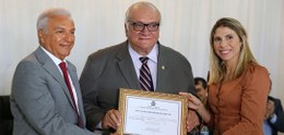 TRE-AL-presidente-recebe-homenagem-cidadao-batalha-maio-2018